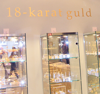 You are currently viewing 18 Karat Bladguld