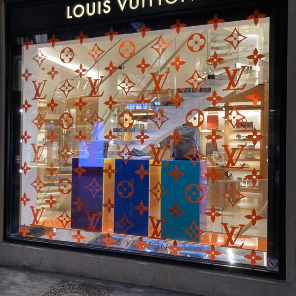 Vinduesdekoration // Window decoration - Louis Vuitton