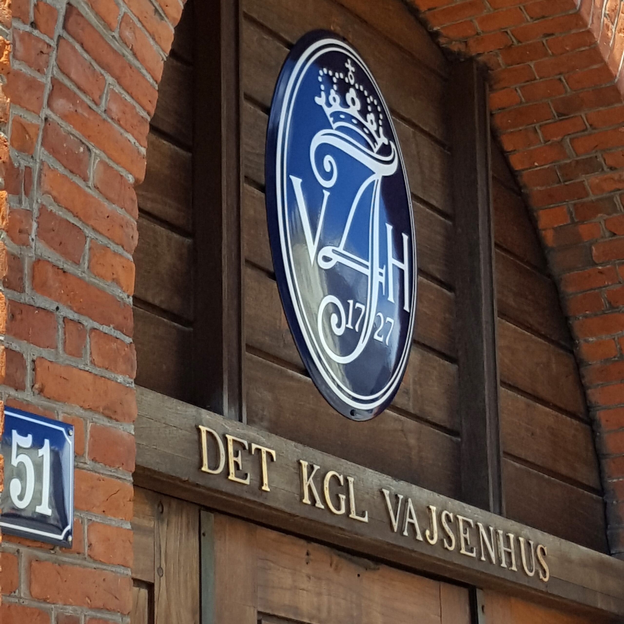 Emalje Skilte // Enamel Sign - Det Kgl. Vajsenhus