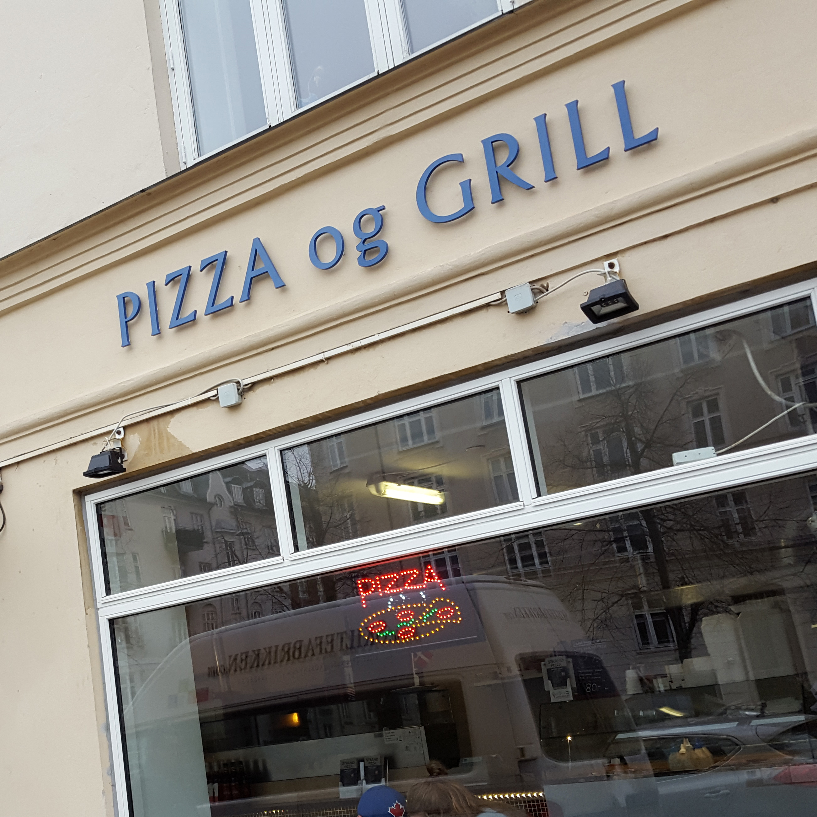 Lakerede akrylbogstaver // Lacquered acrylic letters - Pizza & Grill